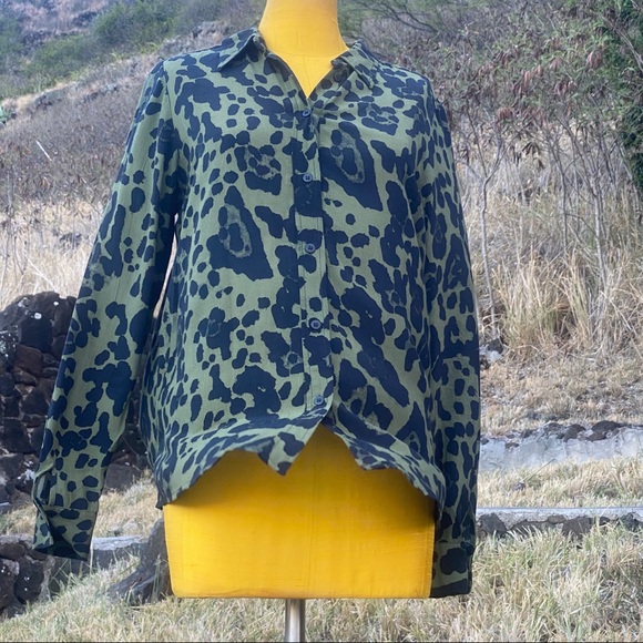 TOPSHOP green leopard print button down shirt - Picture 3 of 13